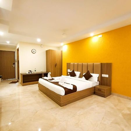 Hotel Maitri Mysore Luaran gambar