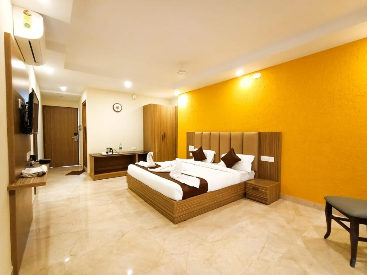 Hotel Maitri Mysore Luaran gambar